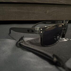 Oakley Holbrook Smoke Gray Polished Mens Sunglasses 9102 Black Lenses